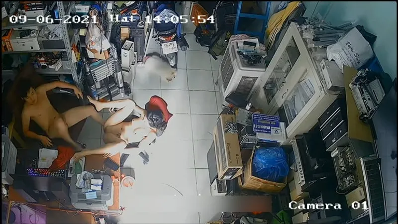 Người vợ Ông chồng Trả bài nhau trong của Cây hàng máy tính