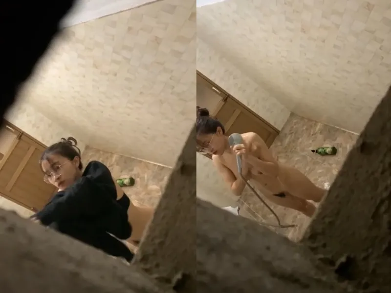 Quay lén ghệ vú ngon tắm, khe bướm chảy nước ròng ròng