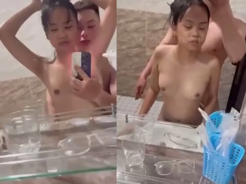 Nhỏ nhắn em cùng any nện trước gương quay kỉ niệm